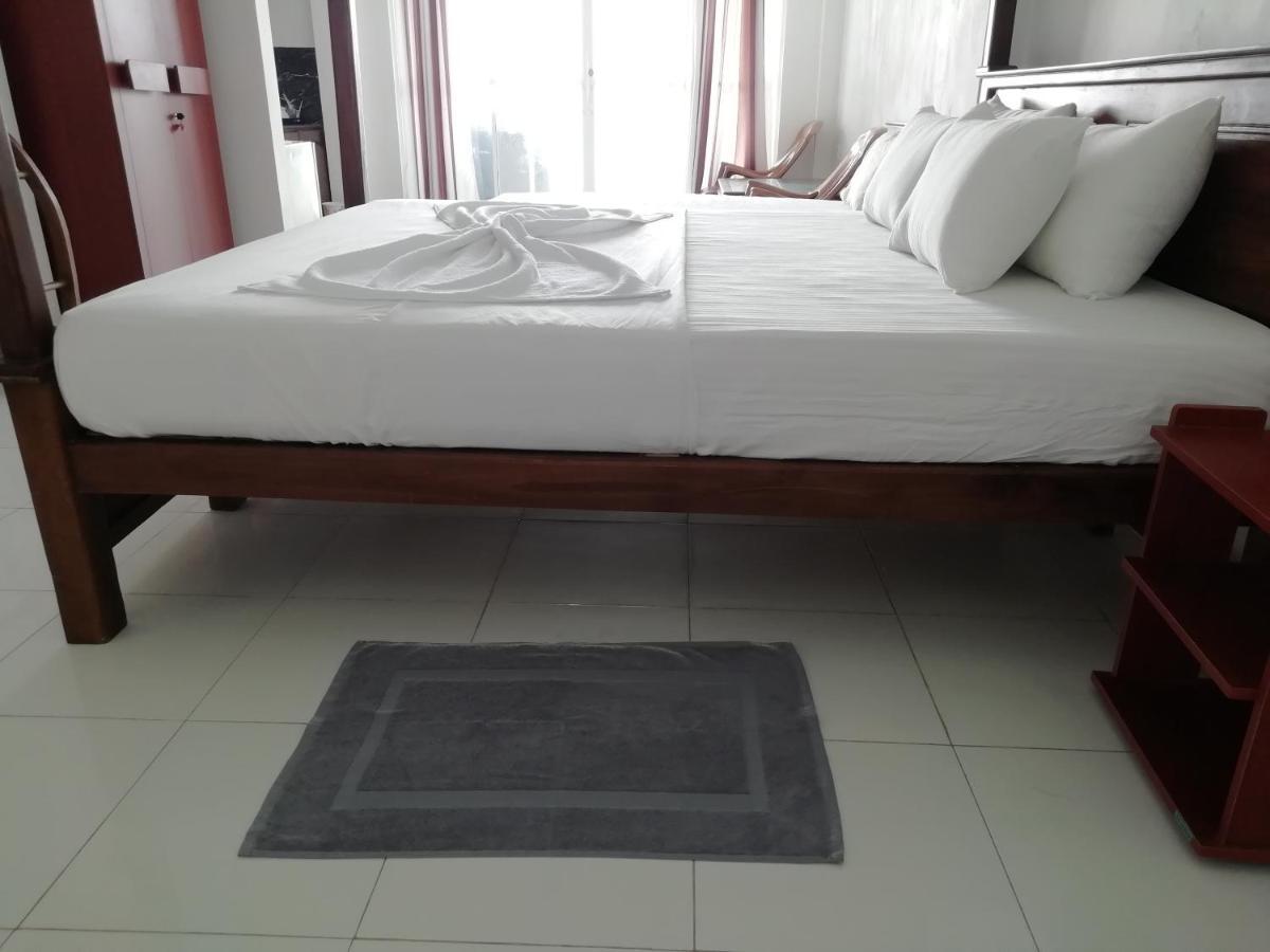 Rainbow Beach Hotel Hikkaduwa Pokoj fotografie